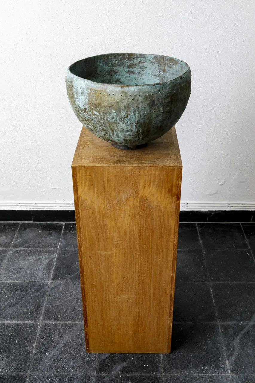 Bronze-Gefäß, Bronze mit grüner Patina, Durchmesser 44 cm, Höhe 31 cm